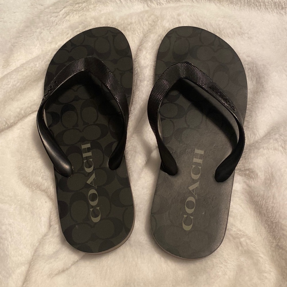 Coach flip flops in good shape